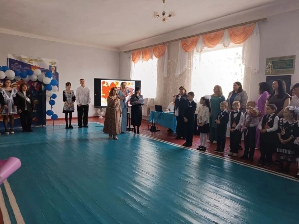 Депутаты Совета городского округа приняли участие в празднике Последнего звонка в общеобразовательных учреждениях города Депутаты Совета городского округа приняли участие в празднике Последнего звонка в общеобразовательных учреждениях города