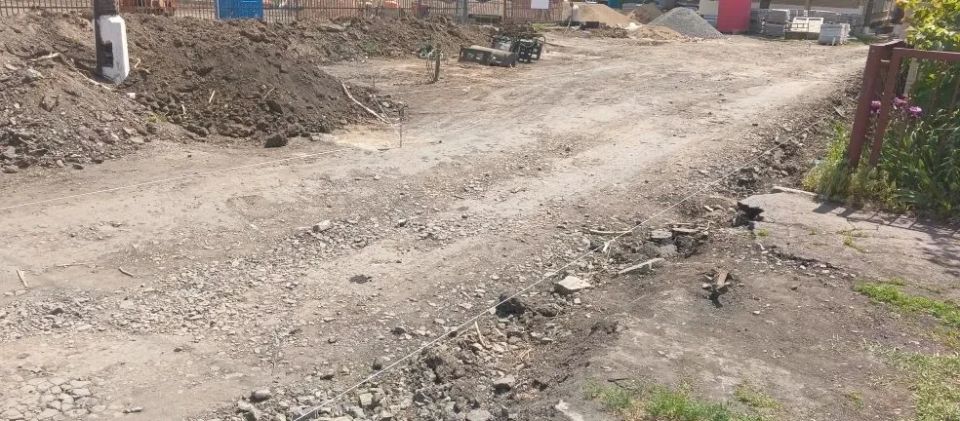 В Ровеньках продолжается благоустройство общественной территории В Ровеньках продолжается благоустройство общественной территории