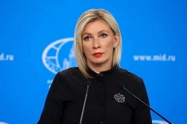 «Вас не интересует то, как в нашей стране киевский режим при поддержке Токио убивает детей?» — официальный представитель МИД РФ Мария Захарова назвала позором отказ японских журналистов посетить место теракта в Старобельске