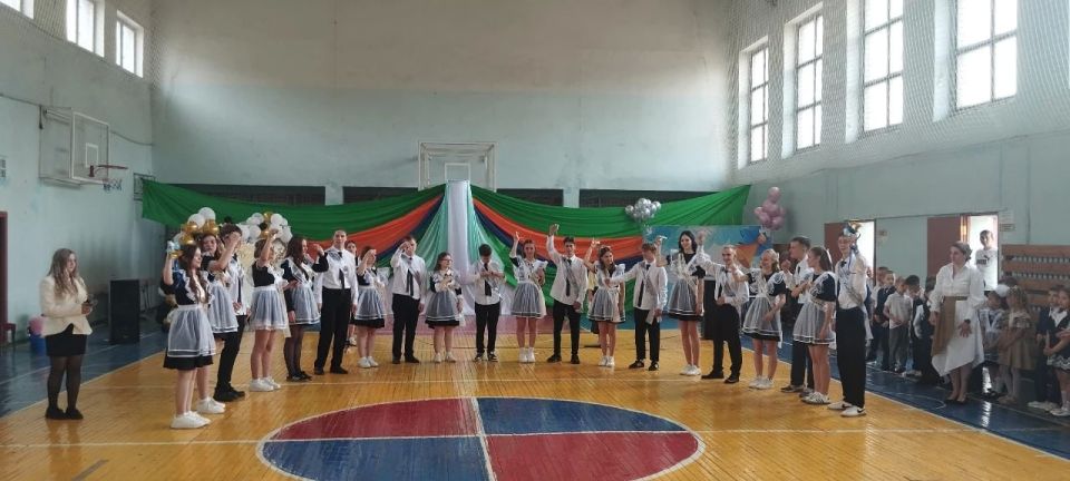 В школах Краснодонщины прозвенел последний звонок В школах Краснодонщины прозвенел последний звонок