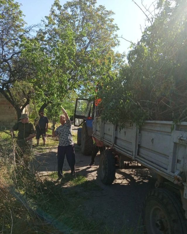 В квартале Цимлянском по инициативе ТОС пошло мероприятие по благоустройству В квартале Цимлянском по инициативе ТОС пошло мероприятие по благоустройству