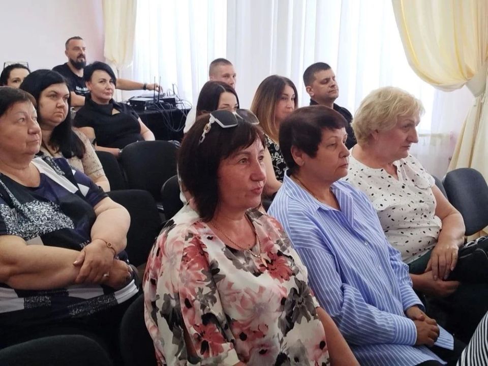 В День российского предпринимательства чествовали тех, кто своим трудом и талантом сумел построить успешный бизнес и внести значительный вклад в экономику нашего города В День российского предпринимательства чествовали тех, кто своим трудом и талантом сумел построить успешный бизнес и внести значительный вклад в экономику нашего города
