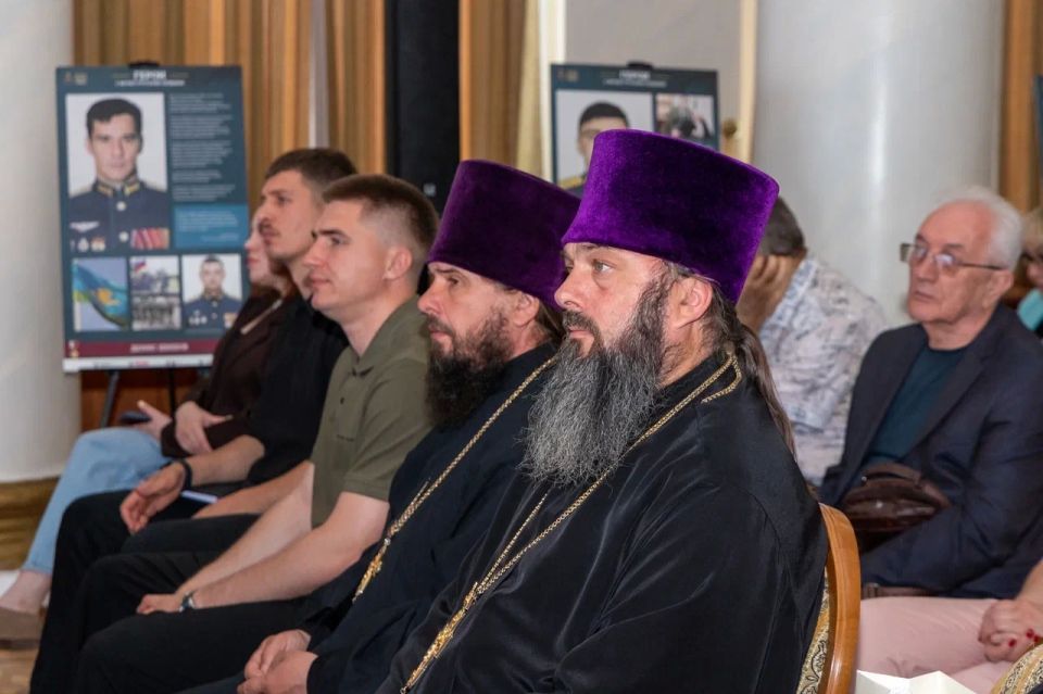О духовных ценностях, семье и патриотизме: в Луганске прошёл Межконфессиональный форум «Религия и Мир» О духовных ценностях, семье и патриотизме: в Луганске прошёл Межконфессиональный форум «Религия и Мир»