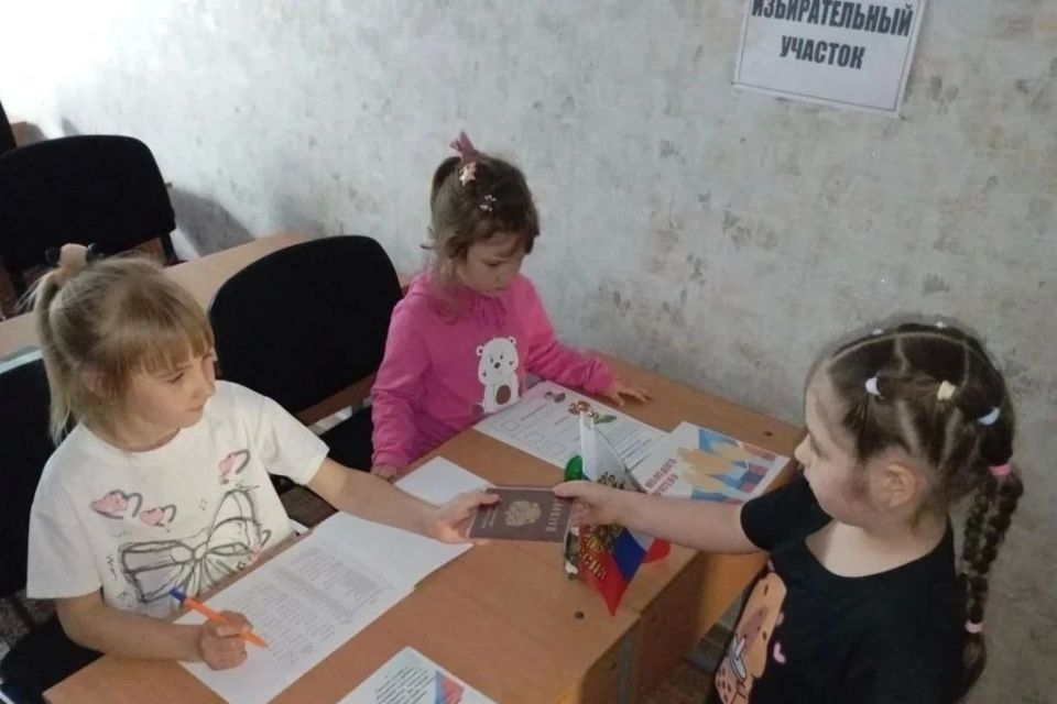 В Алчевском центре внешкольной работы прошла игра «Выборы директора Дома друзей» В Алчевском центре внешкольной работы прошла игра «Выборы директора Дома друзей»