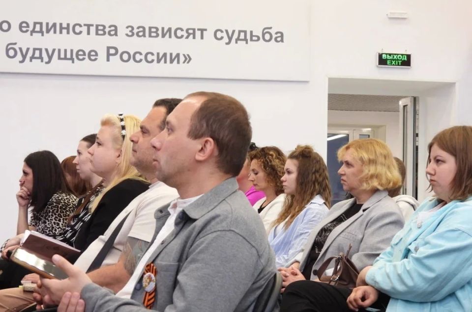 Будущее начинается сегодня: в Алчевске прошла образовательная программа проекта «Россия — страна возможностей» национального проекта «Молодежь и дети»! Будущее начинается сегодня: в Алчевске прошла образовательная программа проекта «Россия — страна возможностей» национального проекта «Молодежь и дети»!