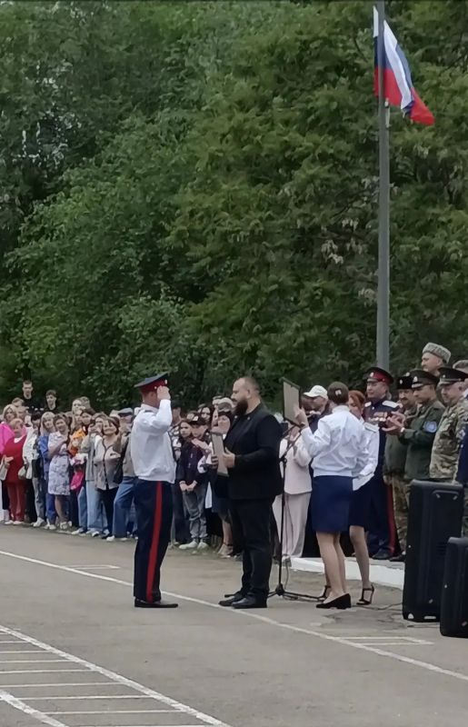 Иван Санаев: Сегодня, по поручению Председателя Народного Совета ЛНР Дениса Мирошниченко, принял участие в Церемонии прощания со знаменем и празднике последнего звонка в Луганском кадетском корпусе Иван Санаев: Сегодня, по поручению Председателя Народного Совета ЛНР Дениса Мирошниченко, принял участие в Церемонии прощания со знаменем и празднике последнего звонка в Луганском кадетском корпусе