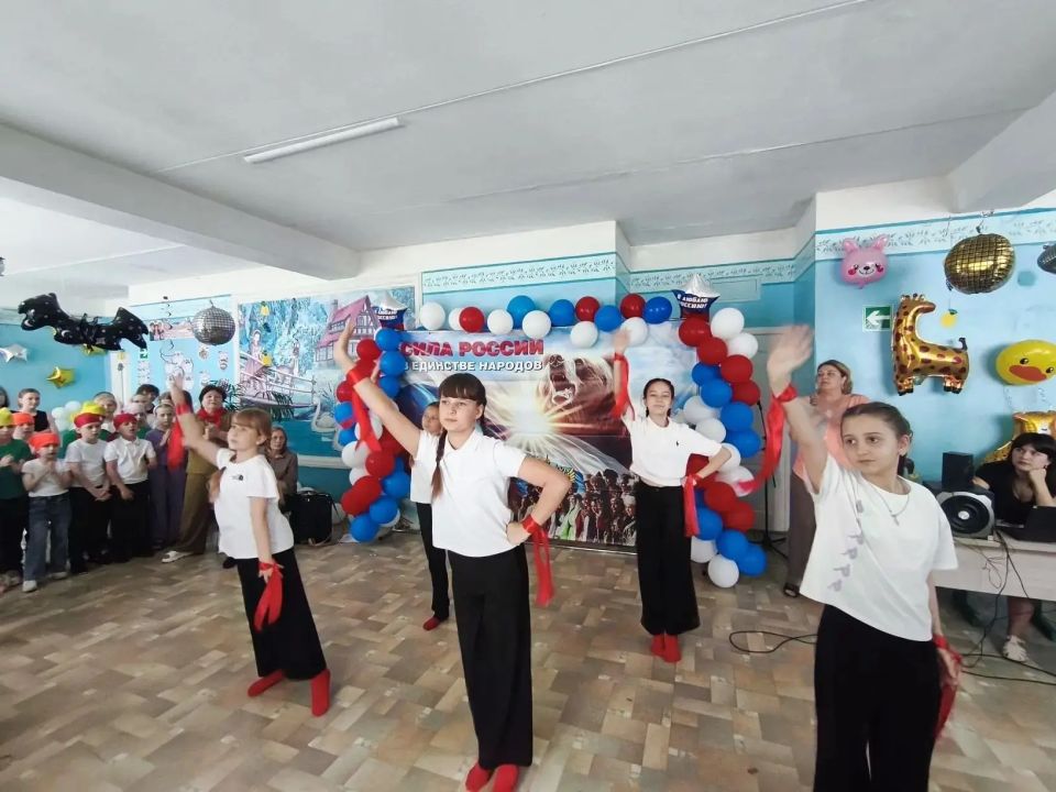 В Ровеньках открылись тематические досуговые площадки В Ровеньках открылись тематические досуговые площадки