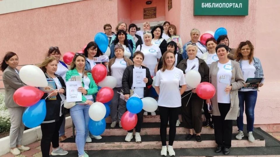 В Перевальске прошел марафон «Бегущая книга» В Перевальске прошел марафон «Бегущая книга»