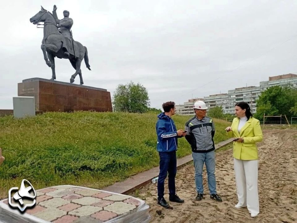 В Луганске происходит масштабная реконструкция сквера имени Климента Ворошилова В Луганске происходит масштабная реконструкция сквера имени Климента Ворошилова