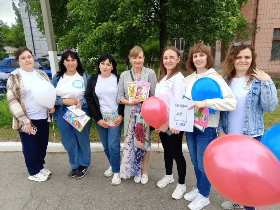 В Перевальске прошел марафон «Бегущая книга» В Перевальске прошел марафон «Бегущая книга»