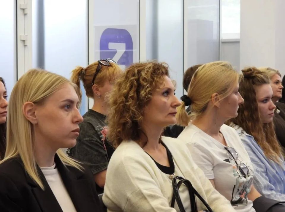 Будущее начинается сегодня: в Алчевске прошла образовательная программа проекта «Россия — страна возможностей» национального проекта «Молодежь и дети»! Будущее начинается сегодня: в Алчевске прошла образовательная программа проекта «Россия — страна возможностей» национального проекта «Молодежь и дети»!