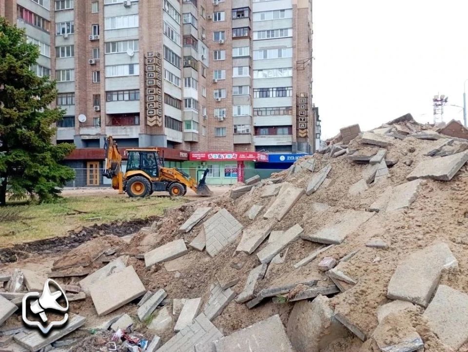 В Луганске происходит масштабная реконструкция сквера имени Климента Ворошилова В Луганске происходит масштабная реконструкция сквера имени Климента Ворошилова