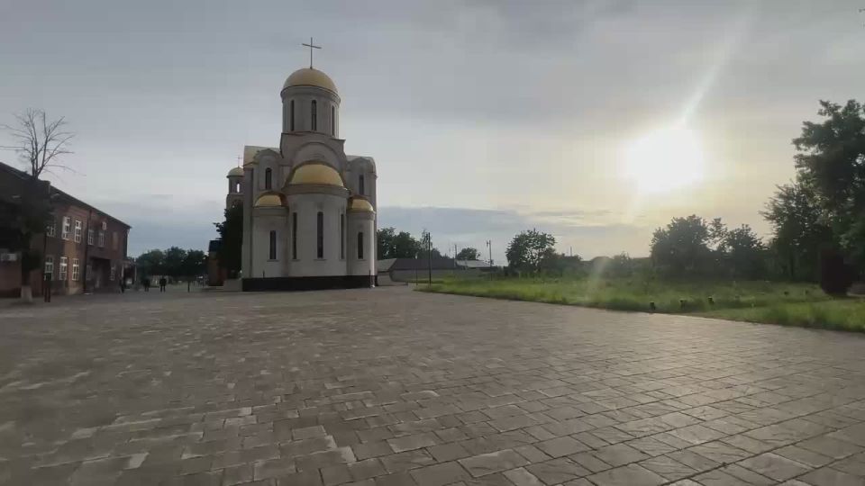 В Беслане зажгли свечи в память о студентах, погибших в Старобельске