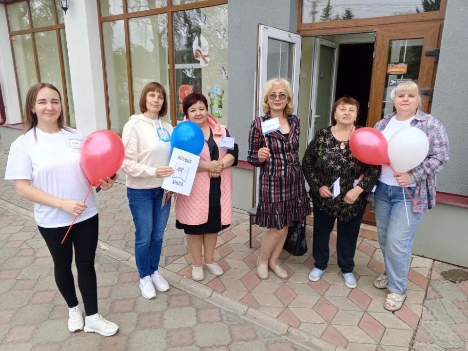 В Перевальске прошел марафон «Бегущая книга» В Перевальске прошел марафон «Бегущая книга»