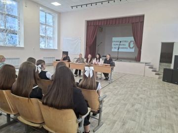 В Антрацитовской средней школе № 9 состоялось профилактическое мероприятие для учащихся 9–11 классов и их родителей