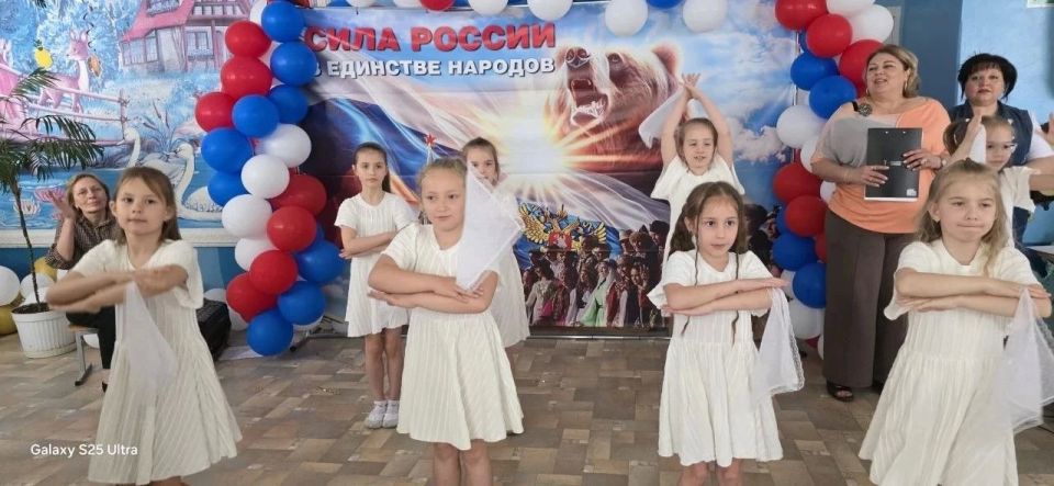 В Ровеньках открылись тематические досуговые площадки В Ровеньках открылись тематические досуговые площадки