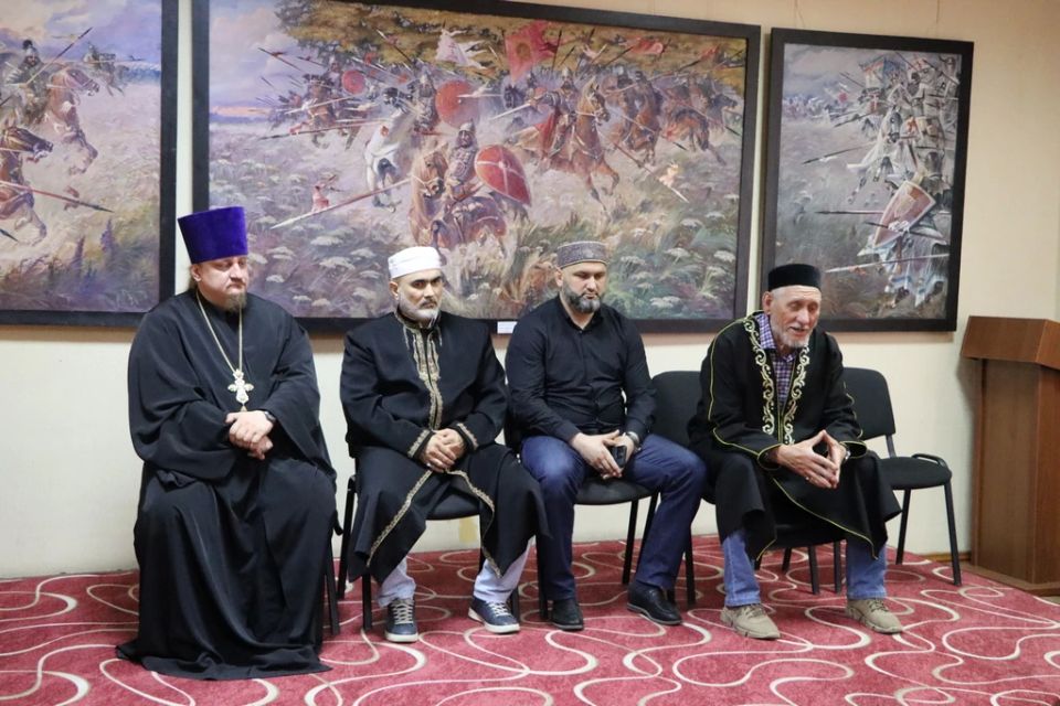 В Стахановском музее прошла встреча «Знакомство с религией» В Стахановском музее прошла встреча «Знакомство с религией»