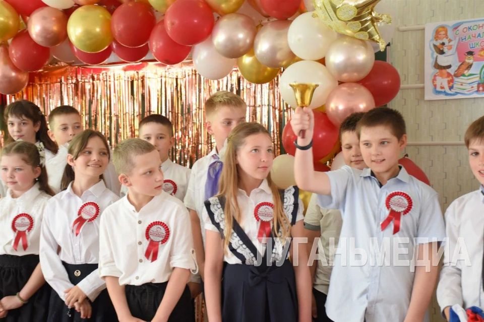 В Первомайской специализированной средней школы№ 6 им. Е. Ищенко прошел последний звонок В Первомайской специализированной средней школы№ 6 им. Е. Ищенко прошел последний звонок