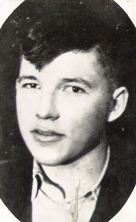 Рассказы о героях. Гуков Василий Сафонтьевич родился 15 марта 1921 года в городе Краснодон Ворошиловградской области
