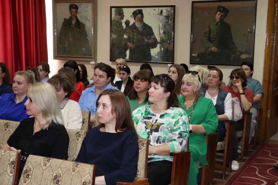В Стахановском музее прошла встреча «Знакомство с религией» В Стахановском музее прошла встреча «Знакомство с религией»