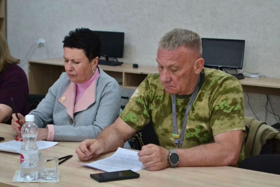 Сегодня в городе Луганске состоялось заседание фракции партии «Единая Россия» в Совете городского округа Сегодня в городе Луганске состоялось заседание фракции партии «Единая Россия» в Совете городского округа