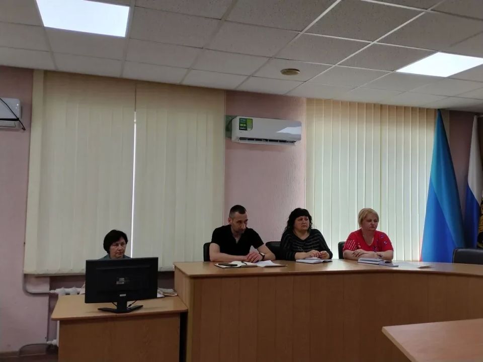 Заседание по борьбе с «серыми» зарплатами прошло в Ровеньках Заседание по борьбе с «серыми» зарплатами прошло в Ровеньках