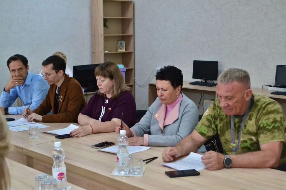Сегодня в городе Луганске состоялось заседание фракции партии «Единая Россия» в Совете городского округа Сегодня в городе Луганске состоялось заседание фракции партии «Единая Россия» в Совете городского округа