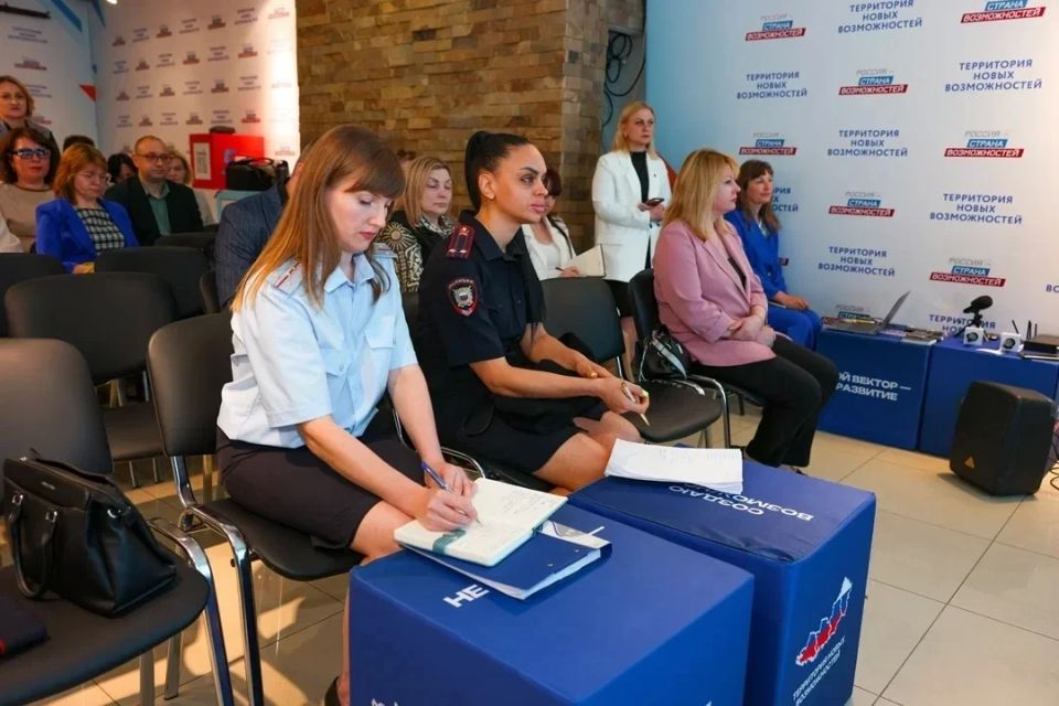 В Комитете по обороне прошло совещание по проблематике применения Закона ЛНР «Об административных правонарушениях» В Комитете по обороне прошло совещание по проблематике применения Закона ЛНР «Об административных правонарушениях»