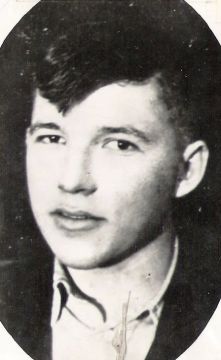 Рассказы о героях. Гуков Василий Сафонтьевич родился 15 марта 1921 года в городе Краснодон Ворошиловградской области
