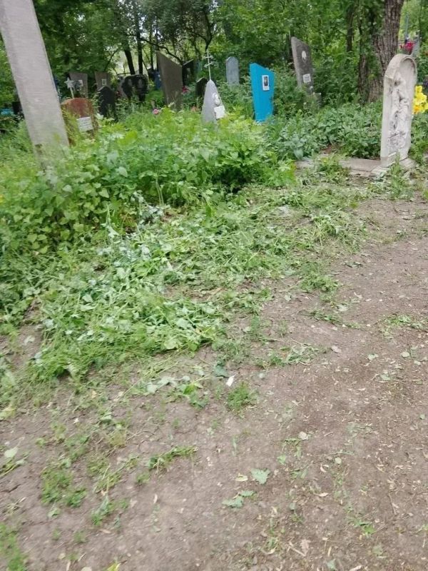 Андрей Рубанцов: Работники Ритуальной службы города Ровеньки проводят мероприятия по благоустройству территорий захоронений Андрей Рубанцов: Работники Ритуальной службы города Ровеньки проводят мероприятия по благоустройству территорий захоронений