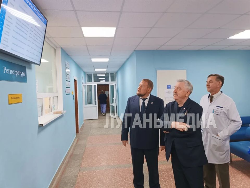 Единороссы проинспектировали ход капитального ремонта нового диагностического центра в Станице Луганской Единороссы проинспектировали ход капитального ремонта нового диагностического центра в Станице Луганской