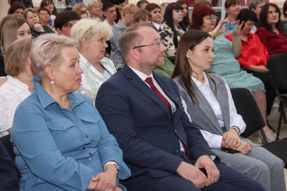 Библиотекарям низкий поклон Библиотекарям низкий поклон