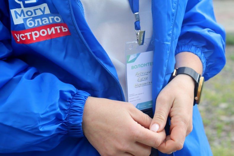 Волонтеры помогают жителям определиться с выбором территории, которую в 2027 г. благоустроят в рамках федерального проекта «ФКГС» Волонтеры помогают жителям определиться с выбором территории, которую в 2027 г. благоустроят в рамках федерального проекта «ФКГС»