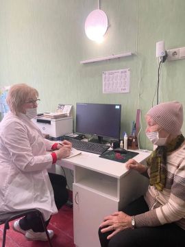 Доступная медицина: специалисты Славяносербской ЦРБ провели выездной прием жителей пгт.Лотиково