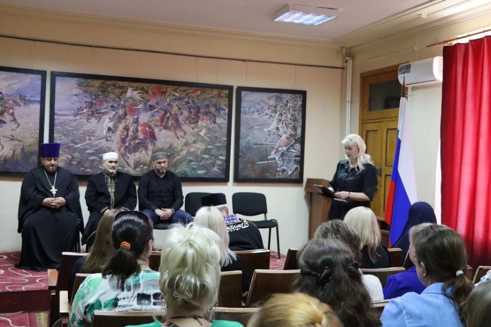 В Стахановском музее прошла встреча «Знакомство с религией»