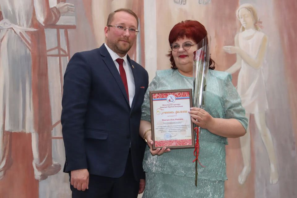 Библиотекарям низкий поклон Библиотекарям низкий поклон