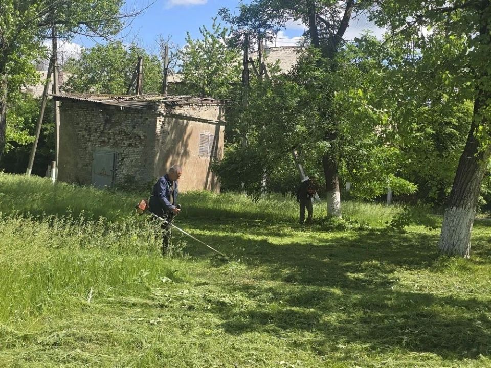 На территории отдела по обеспечению жизнедеятельности пгт Комиссаровка продолжаются работы по наведению санитарного порядка На территории отдела по обеспечению жизнедеятельности пгт Комиссаровка продолжаются работы по наведению санитарного порядка