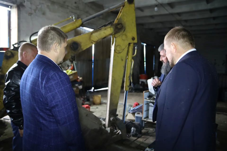 «Партдесант» Единой России оценил коммунальную технику в Меловском округе «Партдесант» Единой России оценил коммунальную технику в Меловском округе
