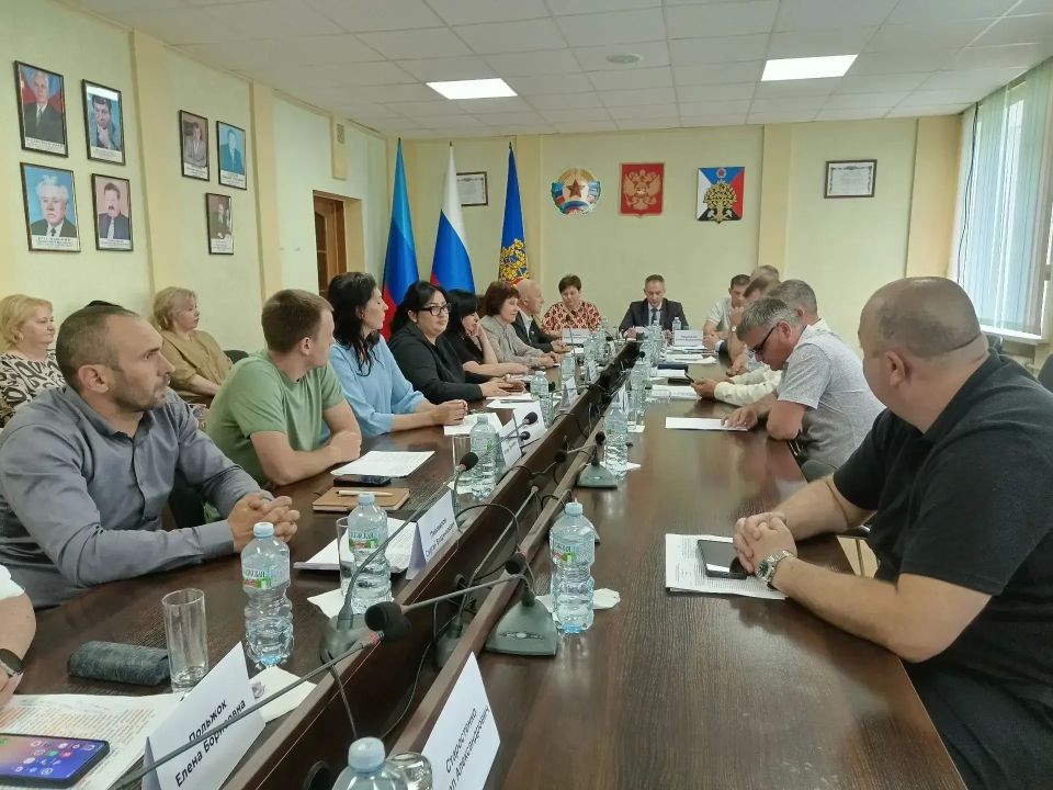 Сегодня в Ровеньках состоялись публичные слушания по вопросу присвоения городу Ровеньки звания "Город Трудовой Доблести и Славы" Сегодня в Ровеньках состоялись публичные слушания по вопросу присвоения городу Ровеньки звания "Город Трудовой Доблести и Славы"