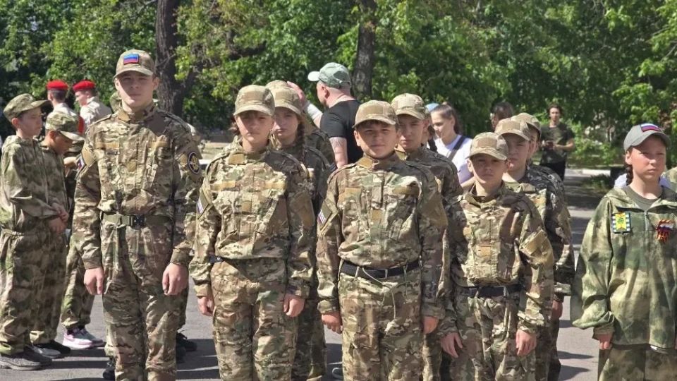 Достойное участие команды "ЧиС" Ясеновской гимназии в региональном этапе "Зарница 2.0" Достойное участие команды "ЧиС" Ясеновской гимназии в региональном этапе "Зарница 2.0"