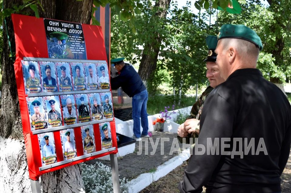 В Брянке ветераны погранвойск почтили память пограничников, погибших при исполнении воинского долга В Брянке ветераны погранвойск почтили память пограничников, погибших при исполнении воинского долга