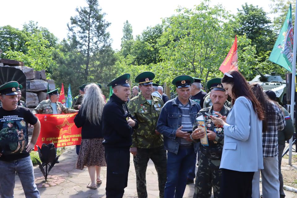 Ветераны погранвойск поддержали голосование за объекты благоустройства Лутугинского муниципального округа Ветераны погранвойск поддержали голосование за объекты благоустройства Лутугинского муниципального округа