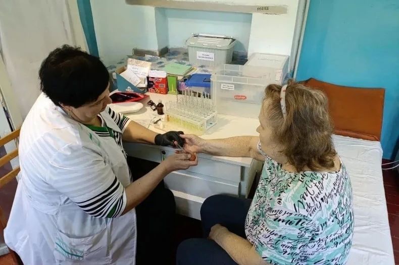Мобильная бригада Свердловской больницы провела выездной осмотр в совхозе Должанский и селе Медвежанка