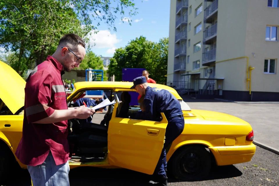 Испытание реальностью. На базе Института Гражданской защиты ЛГУ им. В. Даля состоялся практический экзамен по дисциплине «Основы первой помощи», который стал серьезным испытанием для студентов первого курса Испытание реальностью. На базе Института Гражданской защиты ЛГУ им. В. Даля состоялся практический экзамен по дисциплине «Основы первой помощи», который стал серьезным испытанием для студентов первого курса