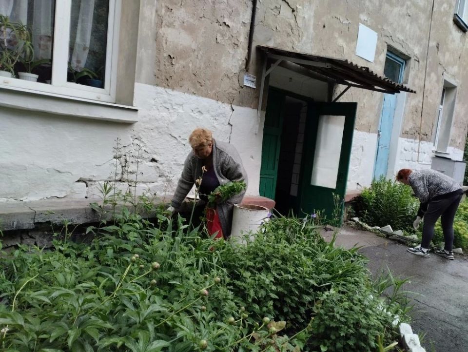 На территории отдела по обеспечению жизнедеятельности пгт Комиссаровка продолжаются работы по наведению санитарного порядка На территории отдела по обеспечению жизнедеятельности пгт Комиссаровка продолжаются работы по наведению санитарного порядка