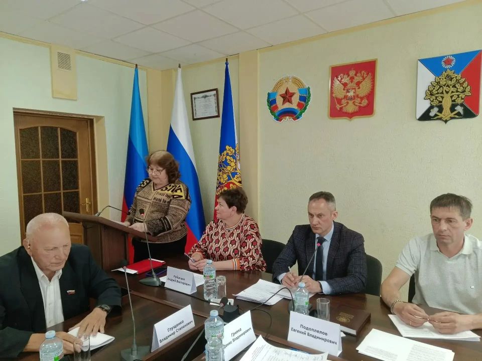 Сегодня в Ровеньках состоялись публичные слушания по вопросу присвоения городу Ровеньки звания "Город Трудовой Доблести и Славы"