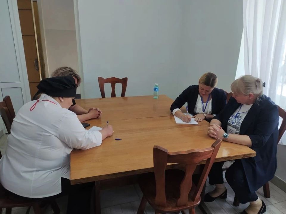 Команда из Ясеновской школы №2 им. Д. В. Лазутина стала призёром в номинации «Лучший школьная столовая -2026» Команда из Ясеновской школы №2 им. Д. В. Лазутина стала призёром в номинации «Лучший школьная столовая -2026»
