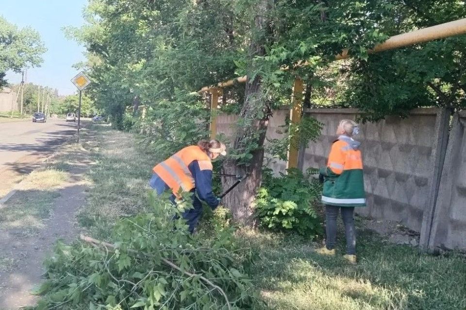 Коммунальными службами проведены работы на территории города Коммунальными службами проведены работы на территории города