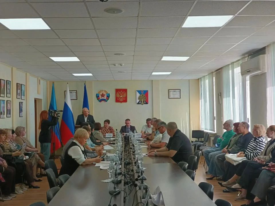 Сегодня в Ровеньках состоялись публичные слушания по вопросу присвоения городу Ровеньки звания "Город Трудовой Доблести и Славы" Сегодня в Ровеньках состоялись публичные слушания по вопросу присвоения городу Ровеньки звания "Город Трудовой Доблести и Славы"