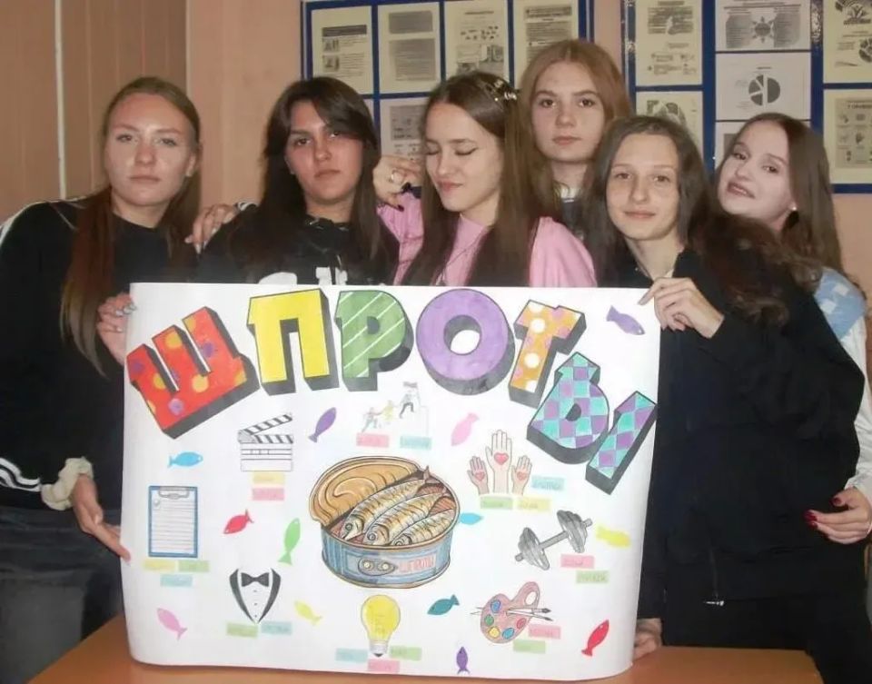 Выпускники 11 класса Алчевской средней школа №24 – это команда ответственных, инициативных и активных ребят Выпускники 11 класса Алчевской средней школа №24 – это команда ответственных, инициативных и активных ребят